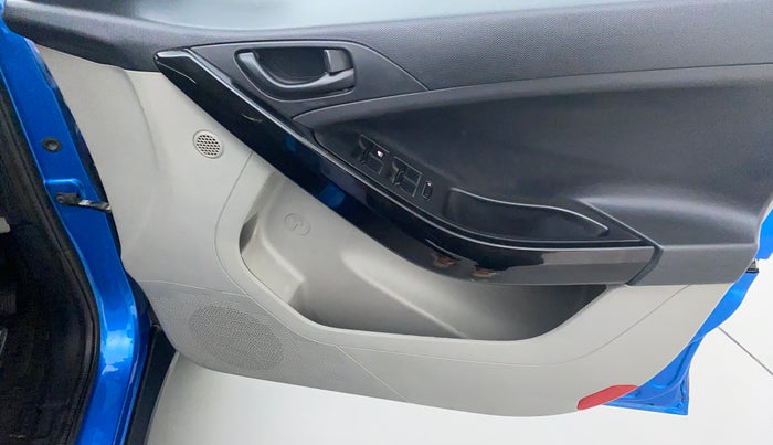 2019 Tata NEXON XT 1.2, Petrol, Manual, 25,080 km, Driver Side Door Panels Control