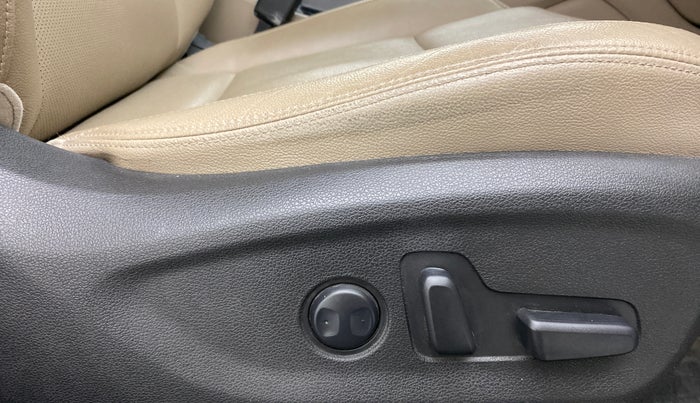 2017 Hyundai Tucson 2WD AT GL DIESEL, Diesel, Automatic, 64,322 km, Driver Side Adjustment Panel