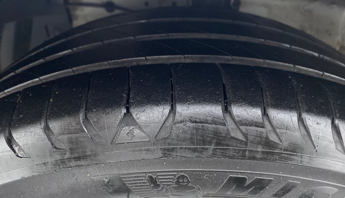 2019 Maruti Ciaz ALPHA 1.3 DDIS SHVS, Diesel, Manual, 62,410 km, Left Front Tyre Tread