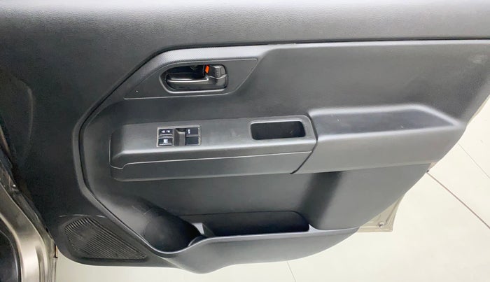 2019 Maruti New Wagon-R LXI CNG 1.0, CNG, Manual, 53,481 km, Driver Side Door Panels Control