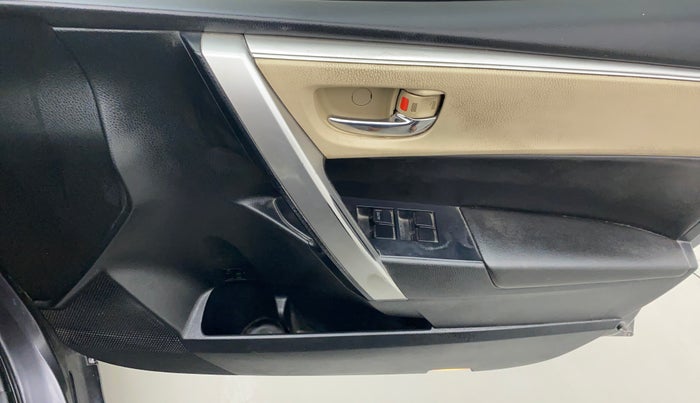 2015 Toyota Corolla Altis VL CVT PETROL, Petrol, Automatic, 51,236 km, Driver Side Door Panels Control