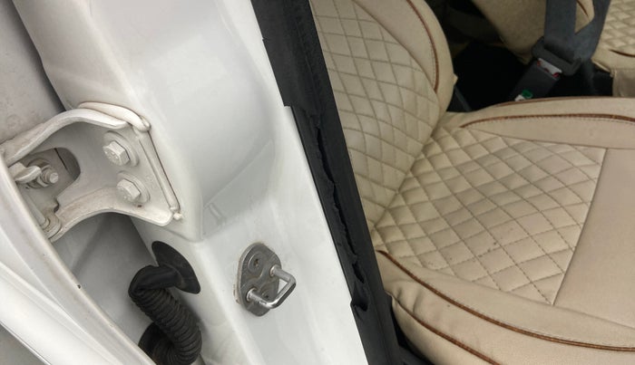 2019 Renault Kwid RXT, Petrol, Manual, 44,363 km, Driver-side door - Beading has minor damage
