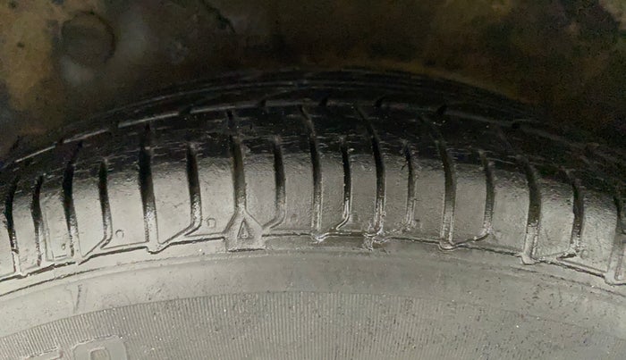 2015 Hyundai i10 SPORTZ 1.1, Petrol, Manual, 27,618 km, Right Rear Tyre Tread