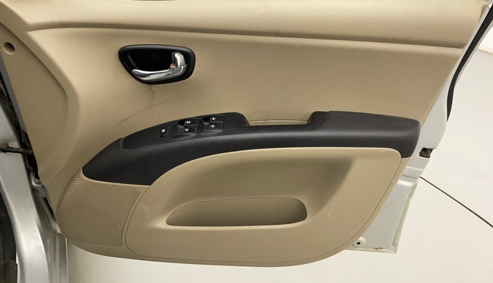 2015 Hyundai i10 SPORTZ 1.1, Petrol, Manual, 27,618 km, Driver Side Door Panels Control