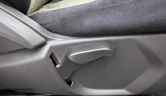 2017 Ford New Figo 1.2 TITANIUM, Petrol, Manual, 31,105 km, Driver Side Adjustment Panel