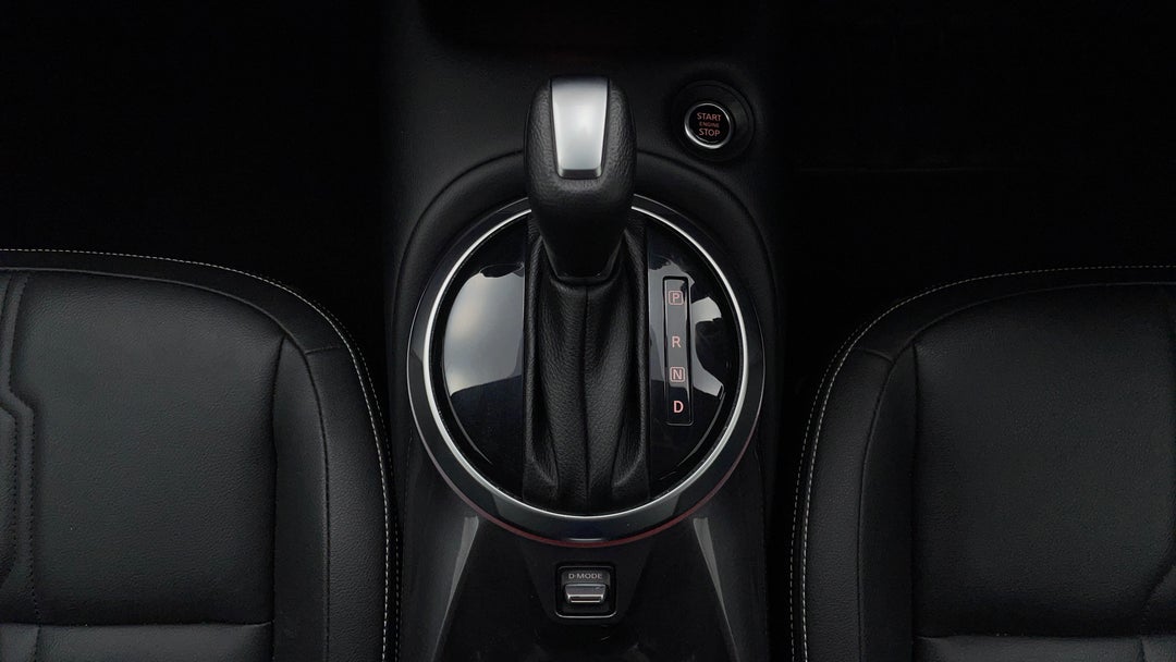 2023 Nissan Juke St-l, Automatic, 13565 km, Gear Lever 