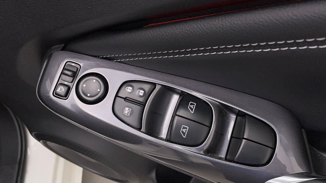 2023 Nissan Juke St-l, Automatic, 13565 km, Drivers Side Door Panel Controls