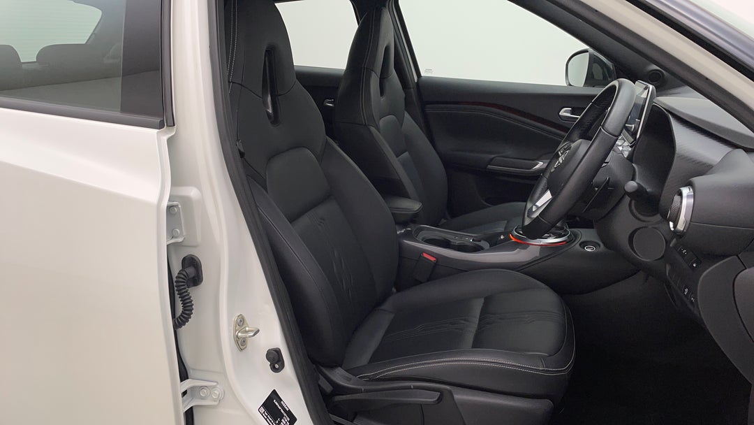 2023 Nissan Juke St-l, Automatic, 13565 km, Right Side Front Door Cabin View