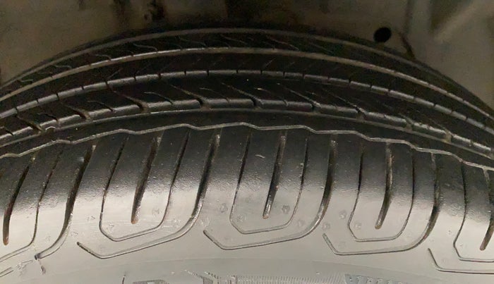 2017 Ford Ecosport TITANIUM + 1.5L DIESEL, Diesel, Manual, 82,876 km, Right Front Tyre Tread