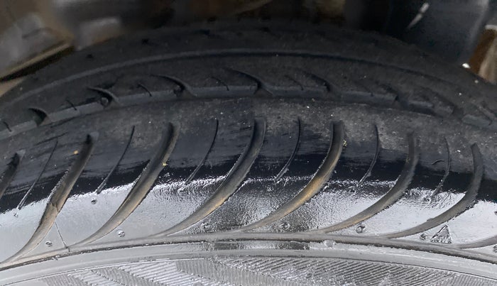 2017 Hyundai Eon ERA PLUS, Petrol, Manual, 36,960 km, Left Rear Tyre Tread