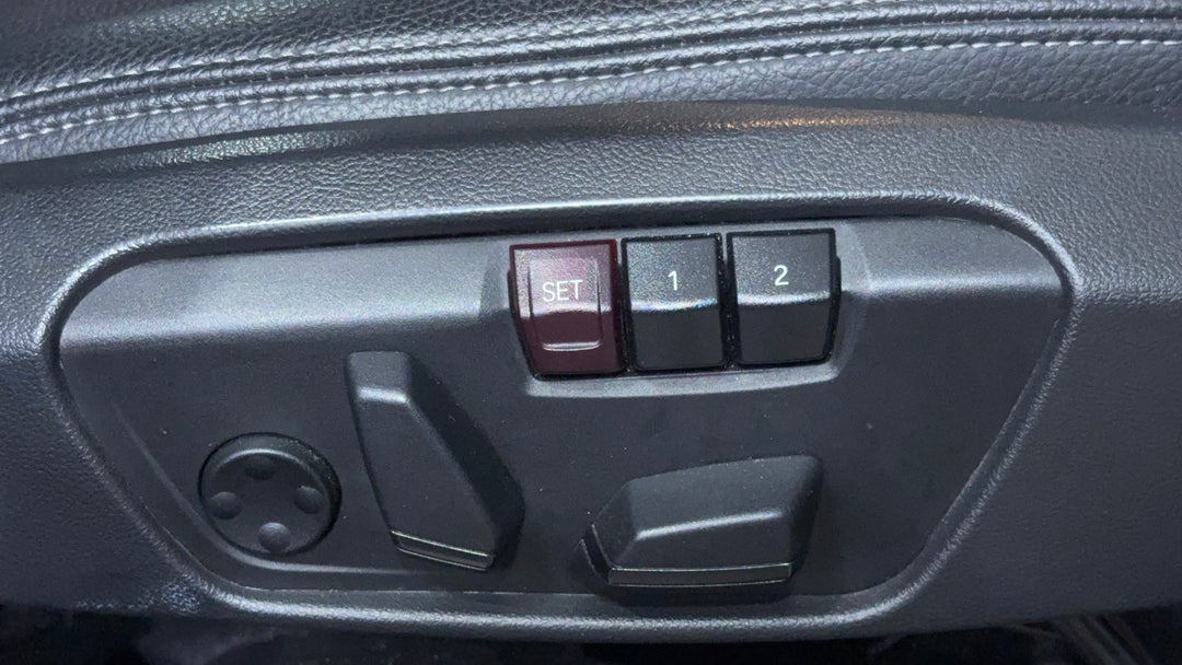 2018 BMW X1 Xdrive 25i, Automatic, 82620 km, Drivers Side Adjustment Panel