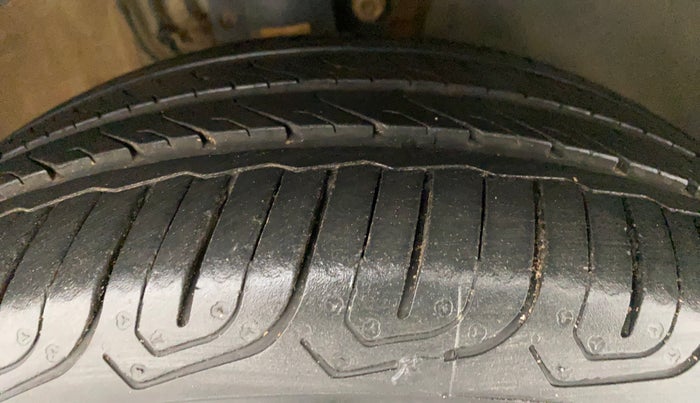 2017 Skoda Rapid 1.5 TDI MT AMBITION, Diesel, Manual, 48,960 km, Right Front Tyre Tread