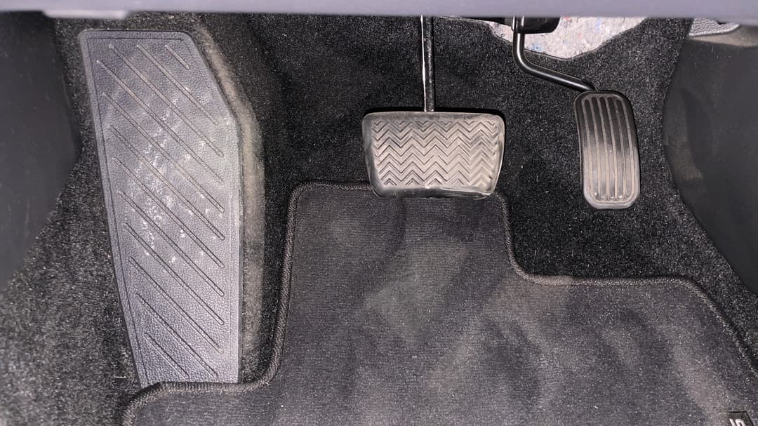2024 Toyota Corolla Cross Gx 2WD, Automatic, 21405 km, Pedals and Footmat