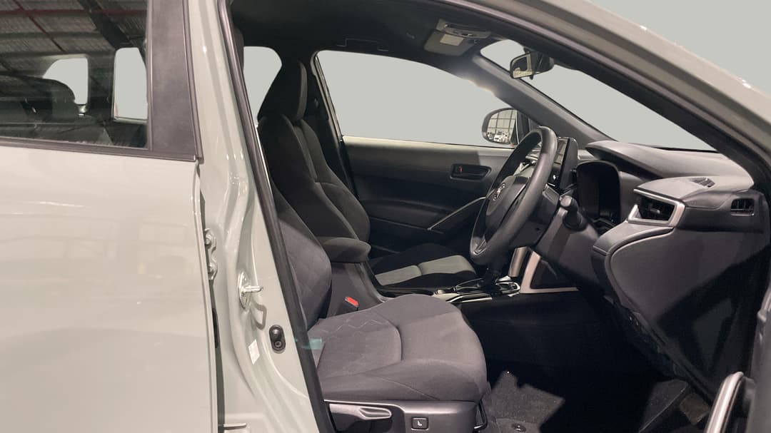 2024 Toyota Corolla Cross Gx 2WD, Automatic, 21405 km, Right Side Front Door Cabin View
