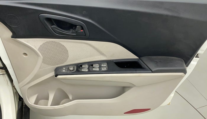 2019 Mahindra XUV300 1.5 W4 MT, Diesel, Manual, 53,218 km, Driver Side Door Panels Control