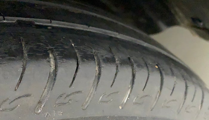 2019 Mahindra XUV300 1.5 W4 MT, Diesel, Manual, 53,218 km, Right Rear Tyre Tread