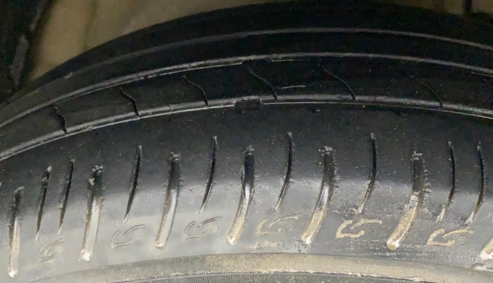 2019 Mahindra XUV300 1.5 W4 MT, Diesel, Manual, 53,218 km, Right Front Tyre Tread
