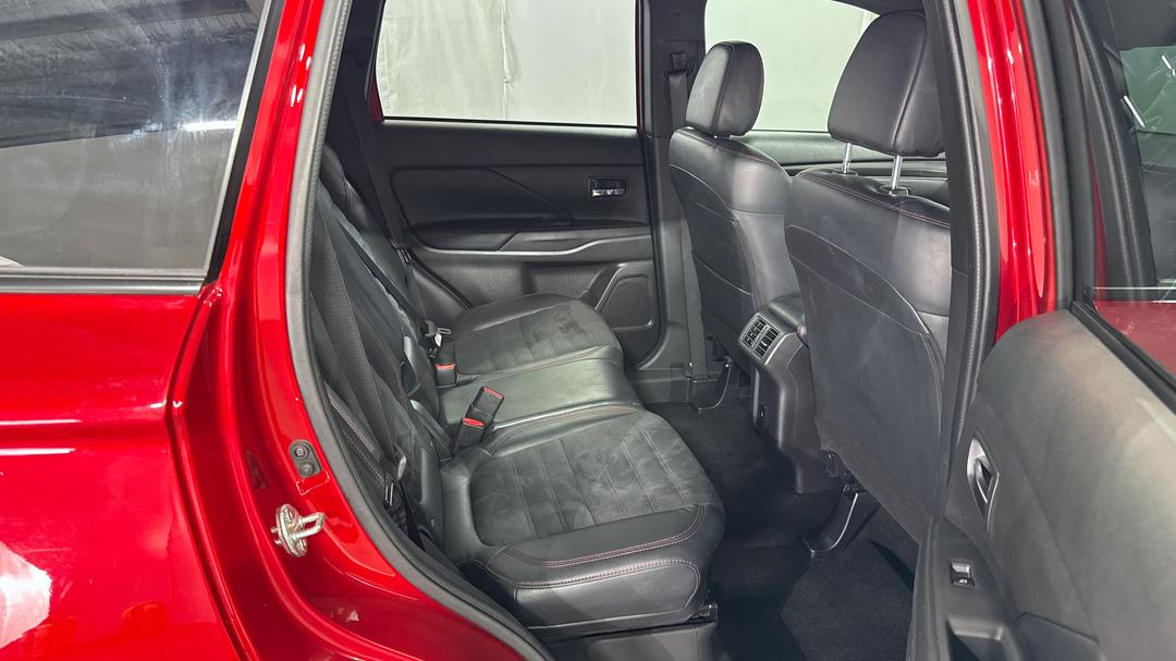 2021 Mitsubishi Outlander Black Edition 7 Seat (2WD), Automatic, 50194 km, Right Side Rear Door Cabin View