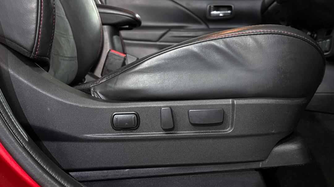 2021 Mitsubishi Outlander Black Edition 7 Seat (2WD), Automatic, 50194 km, Drivers Side Adjustment Panel