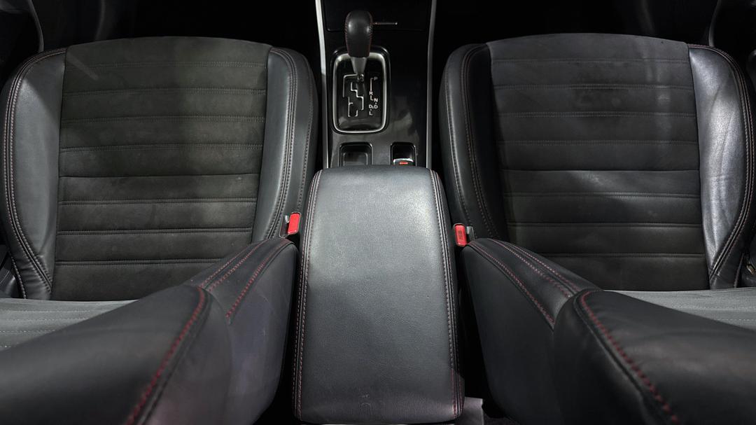 2021 Mitsubishi Outlander Black Edition 7 Seat (2WD), Automatic, 50194 km, Center Console