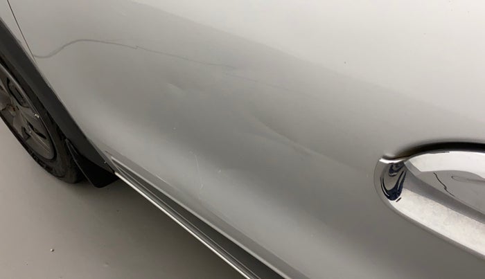 2019 Renault Kwid RXT 1.0 (O), Petrol, Manual, 55,609 km, Front passenger door - Slightly dented