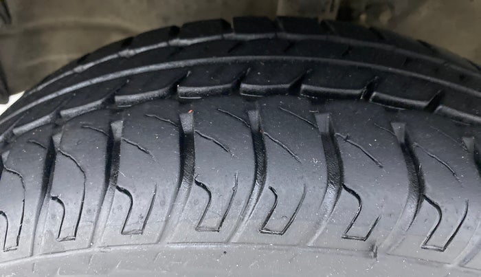 2014 Maruti Wagon R 1.0 VXI, Petrol, Manual, 64,783 km, Left Front Tyre Tread