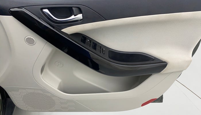 2020 Tata NEXON XZA+ (O) 1.2 RTN, Petrol, Automatic, 12,119 km, Driver Side Door Panels Control