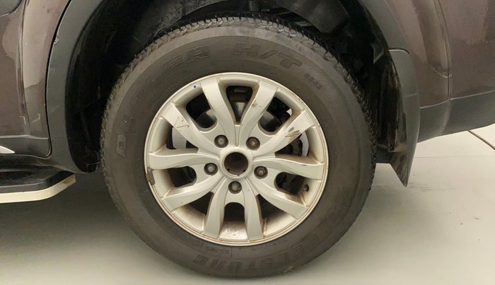 2018 Mahindra XUV500 W11, Diesel, Manual, 1,19,911 km, Left Rear Wheel