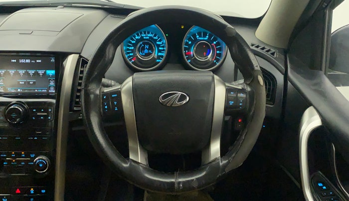 2018 Mahindra XUV500 W11, Diesel, Manual, 1,19,911 km, Steering Wheel Close Up