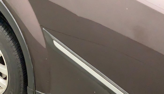 2018 Mahindra XUV500 W11, Diesel, Manual, 1,19,911 km, Right rear door - Minor scratches