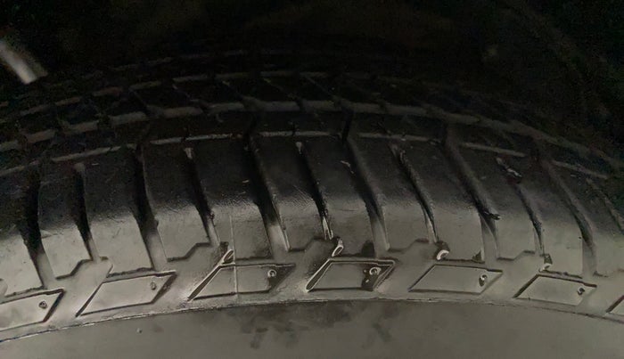 2018 Mahindra XUV500 W11, Diesel, Manual, 1,19,911 km, Left Rear Tyre Tread