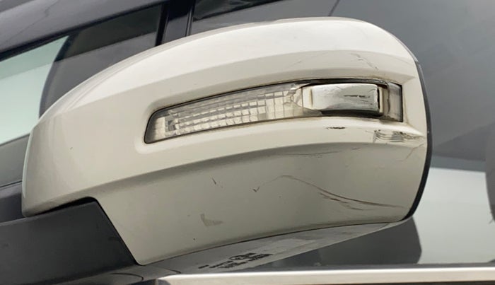 2016 Maruti Ertiga VDI SHVS, Diesel, Manual, 1,11,098 km, Left rear-view mirror - Indicator light has minor damage