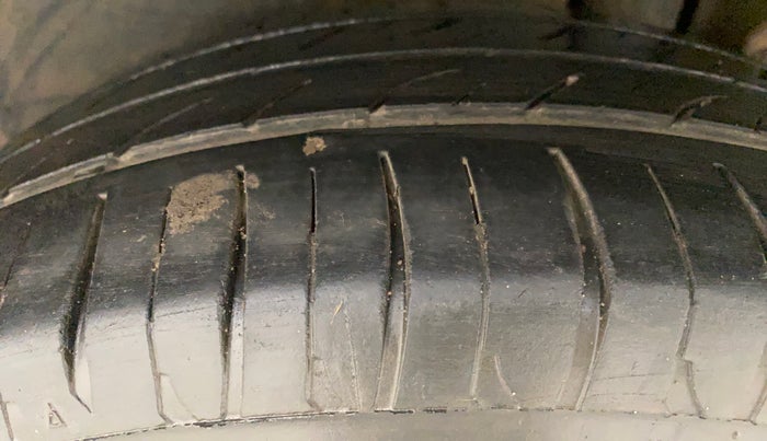 2016 Maruti Ertiga VDI SHVS, Diesel, Manual, 1,11,098 km, Left Rear Tyre Tread