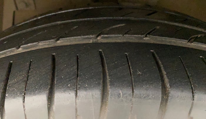 2016 Maruti Ertiga VDI SHVS, Diesel, Manual, 1,11,098 km, Left Front Tyre Tread