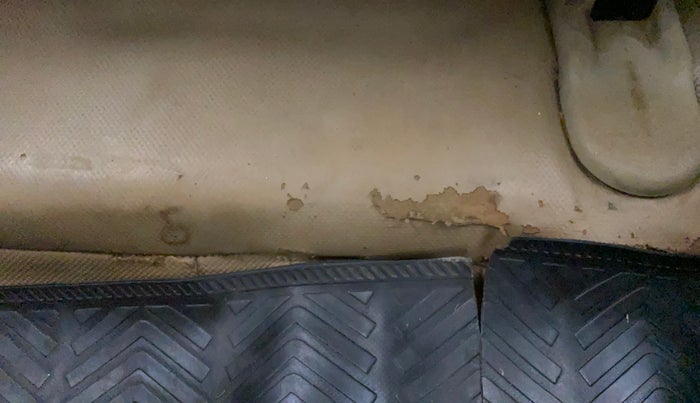 2016 Maruti Ertiga VDI SHVS, Diesel, Manual, 1,11,098 km, Flooring - Carpet is minor damage
