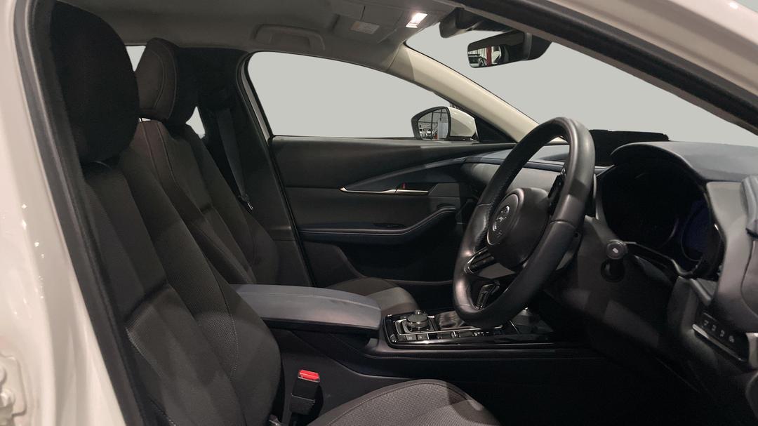 2024 Mazda CX-30 G20 Evolve (FWD), Automatic, 13573 km, Right Side Front Door Cabin View