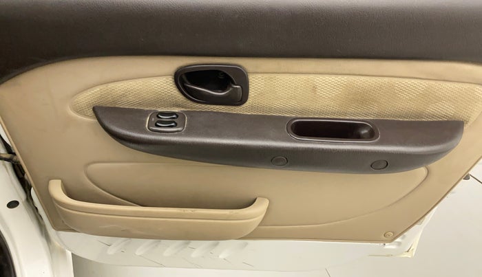 2014 Hyundai Santro Xing GLS, Petrol, Manual, 76,161 km, Driver Side Door Panels Control