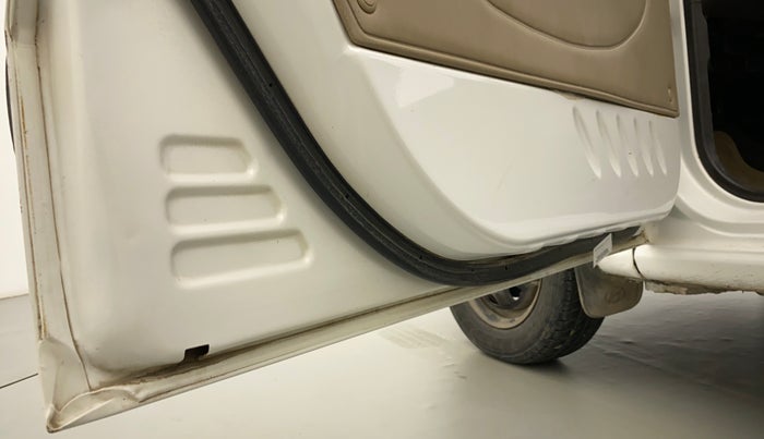 2014 Hyundai Santro Xing GLS, Petrol, Manual, 76,161 km, Front passenger door - Slight discoloration