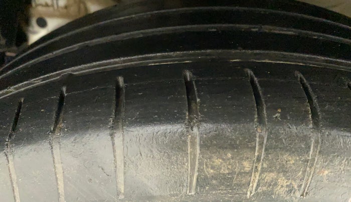 2019 Mahindra XUV300 W8 1.5 DIESEL, Diesel, Manual, 70,864 km, Left Front Tyre Tread