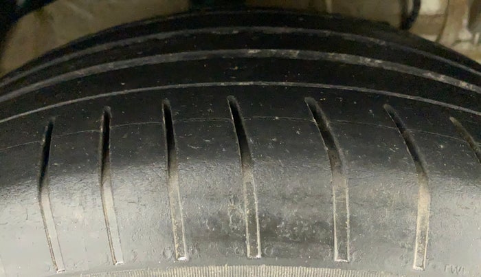 2019 Mahindra XUV300 W8 1.5 DIESEL, Diesel, Manual, 70,864 km, Right Front Tyre Tread