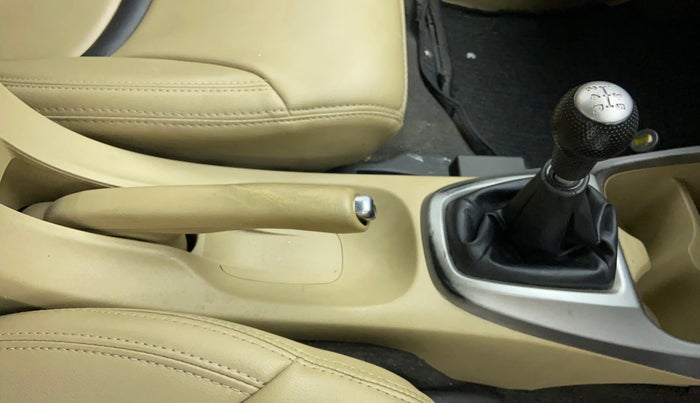 2010 Honda City 1.5L I-VTEC S MT, Petrol, Manual, 1,20,054 km, Gear Lever
