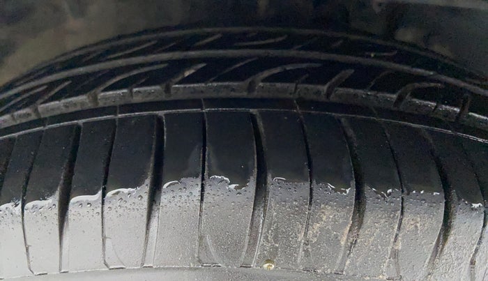 2010 Honda City 1.5L I-VTEC S MT, Petrol, Manual, 1,20,054 km, Right Front Tyre Tread