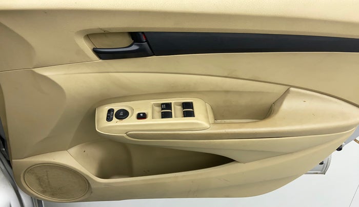 2010 Honda City 1.5L I-VTEC S MT, Petrol, Manual, 1,20,054 km, Driver Side Door Panels Control