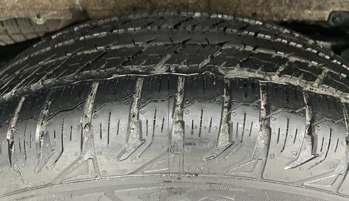2017 Mahindra Scorpio S6+ INTELL HYBRID, Diesel, Manual, 70,888 km, Right Rear Tyre Tread