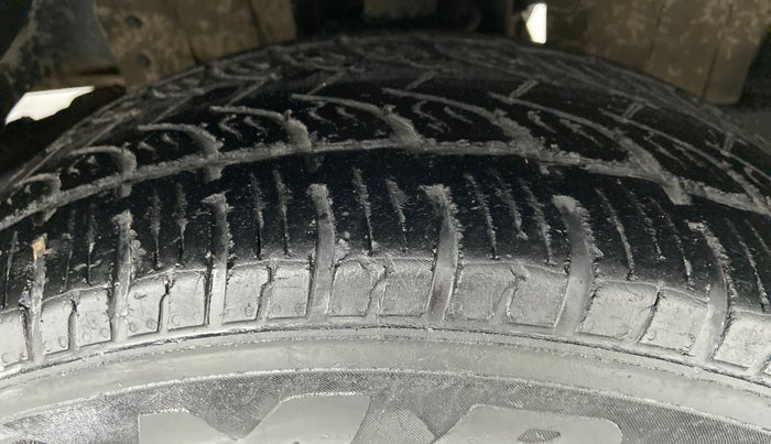 2017 Mahindra Scorpio S6+ INTELL HYBRID, Diesel, Manual, 70,888 km, Right Front Tyre Tread