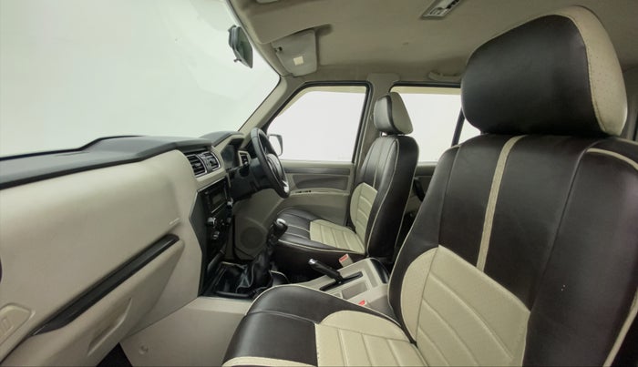 2017 Mahindra Scorpio S6+ INTELL HYBRID, Diesel, Manual, 70,888 km, Right Side Front Door Cabin