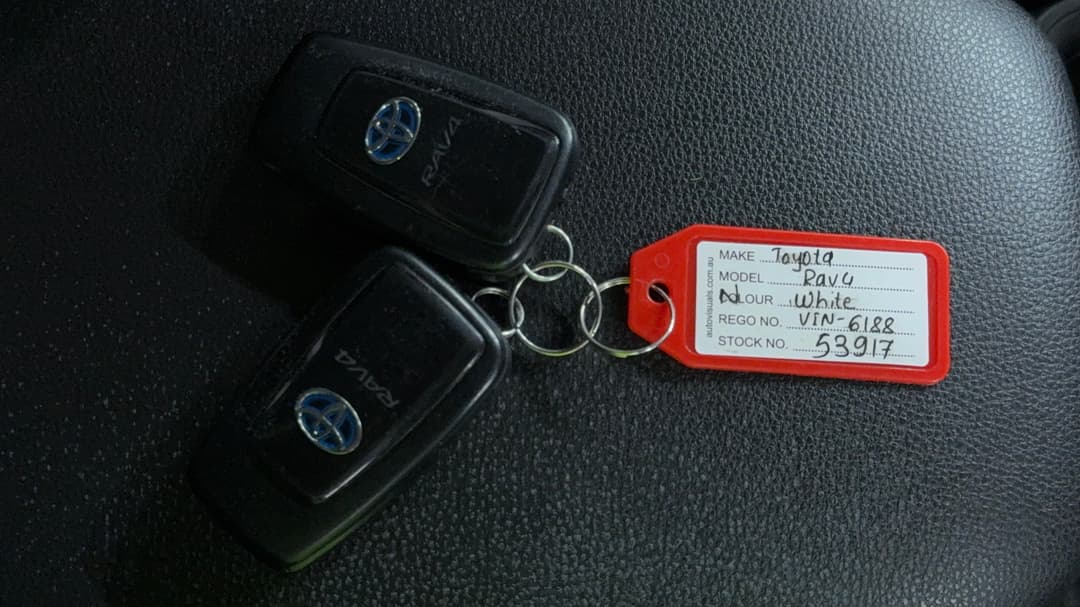 2022 Toyota RAV4 Gx (AWD) Hybrid, Automatic, 90513 km, Key Close-up