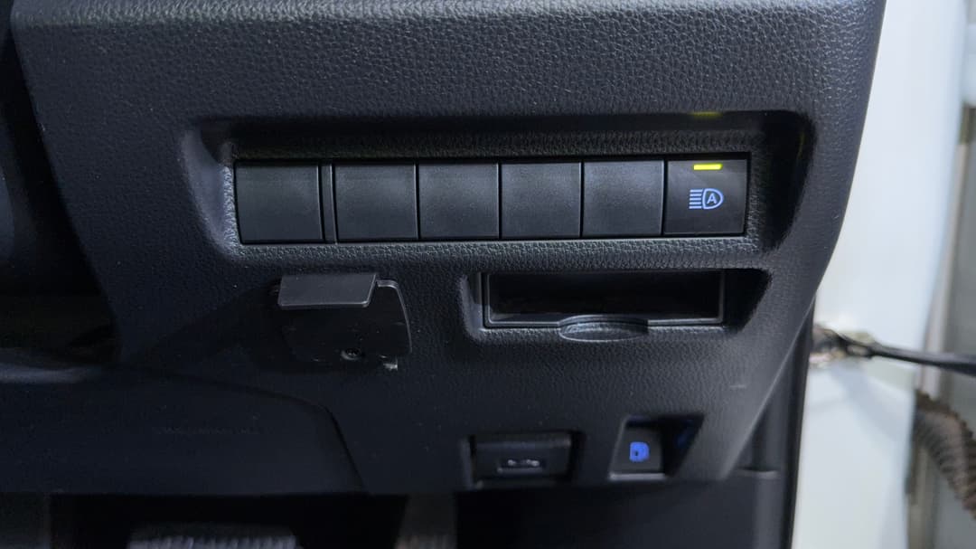 2022 Toyota RAV4 Gx (AWD) Hybrid, Automatic, 90513 km, Utility Switches/Buttons