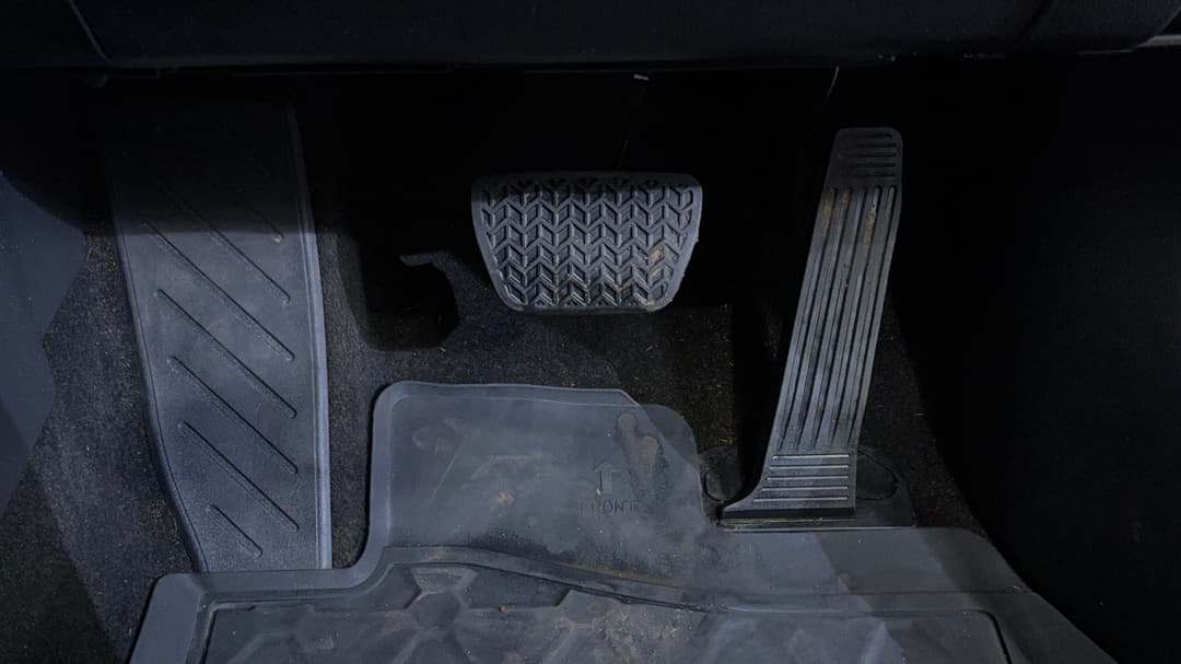 2022 Toyota RAV4 Gx (AWD) Hybrid, Automatic, 90513 km, Pedals and Footmat