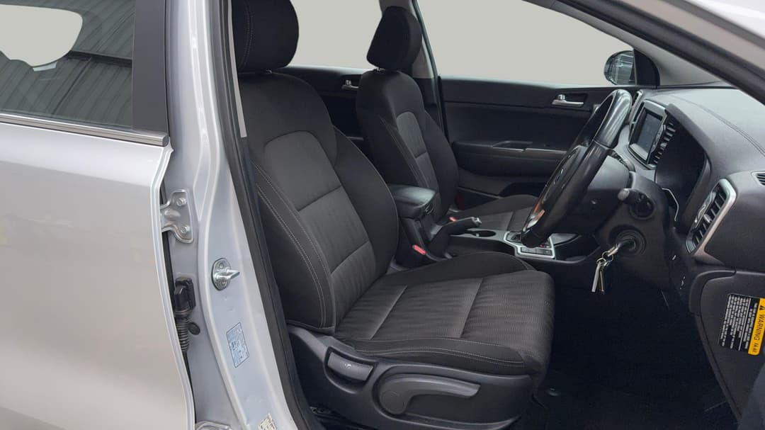 2016 Kia Sportage Si (FWD), Automatic, 121423 km, Right Side Front Door Cabin View